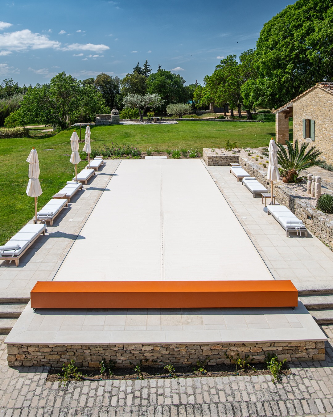 Cover Your Pool. Effortlessly.