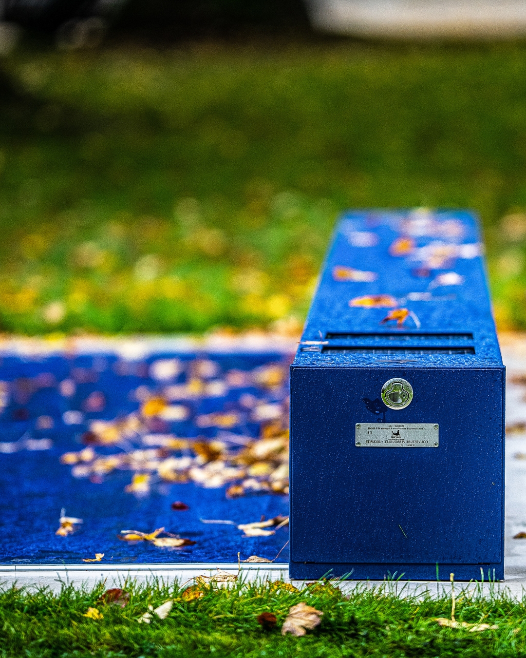 Automatic pool cover luxury home