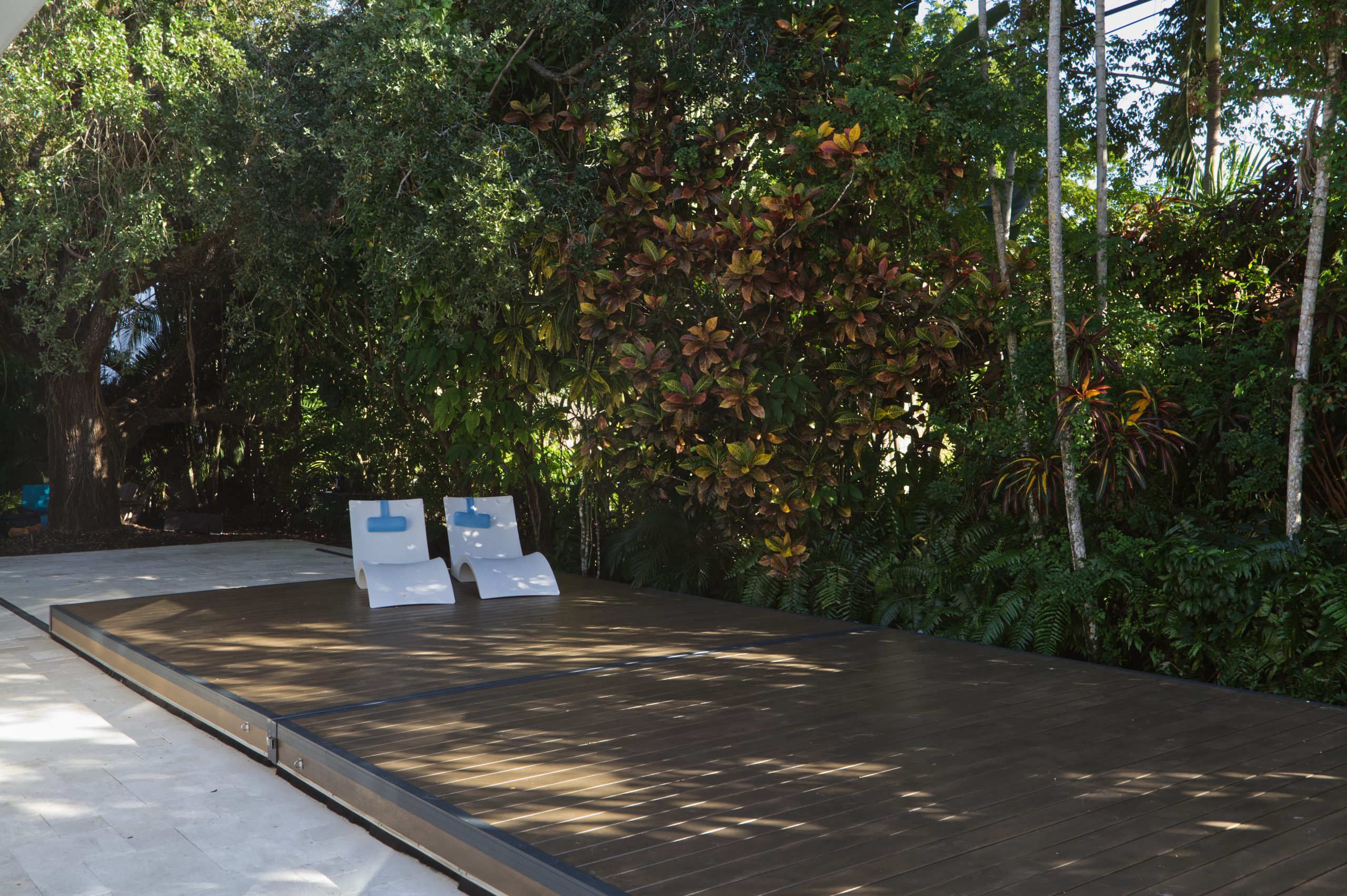 Sliding pool deck closed